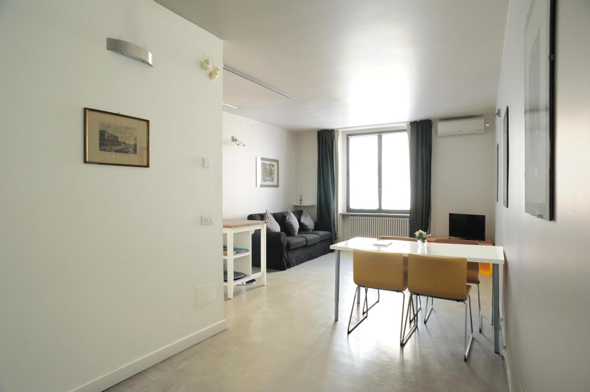 Sant Ambrogio Courtyard Room In Shared Flat Milão Exterior foto