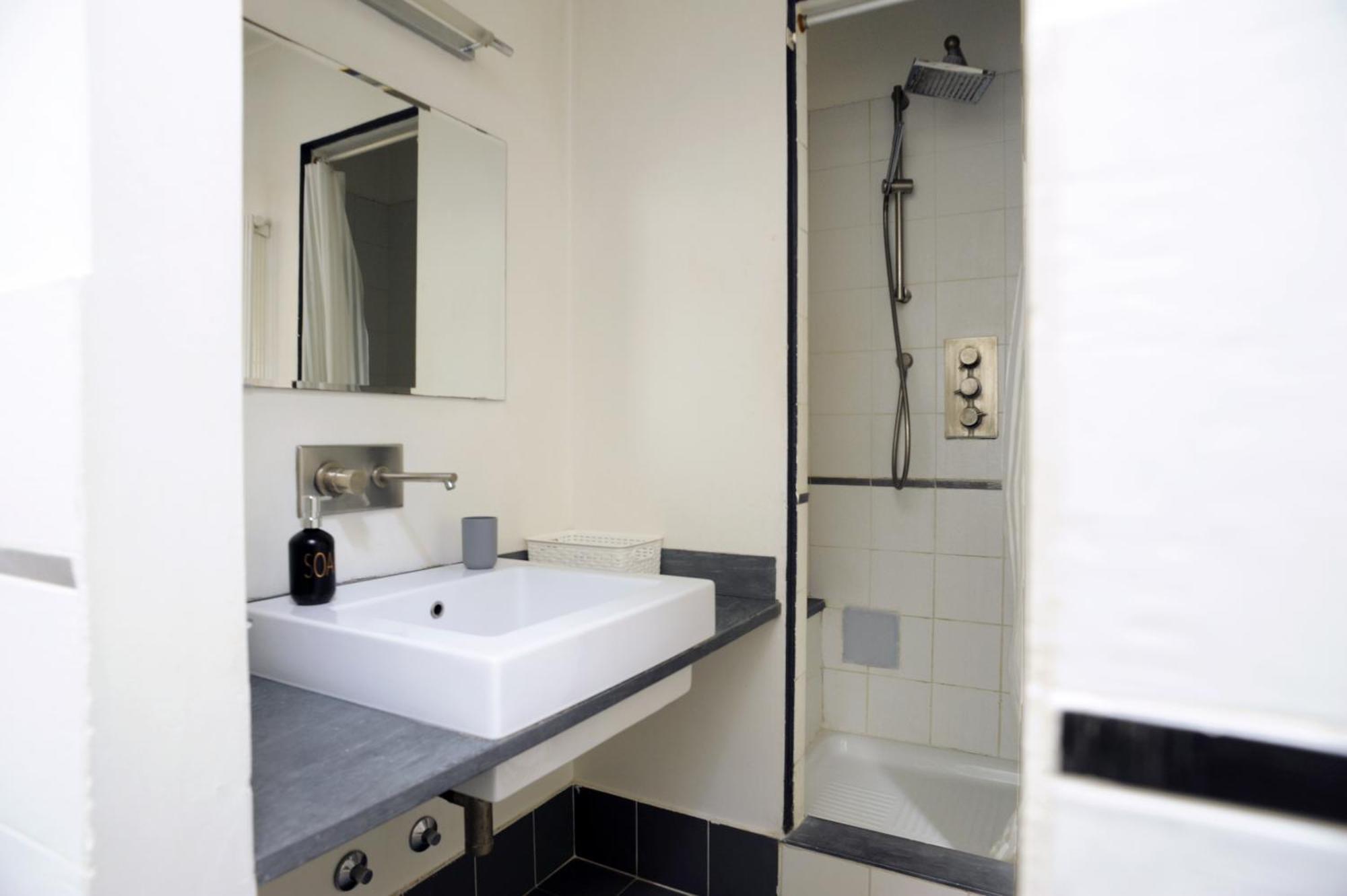 Sant Ambrogio Courtyard Room In Shared Flat Milão Exterior foto